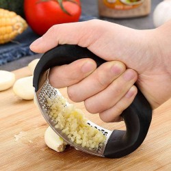 Kitchen Accessories New Gadget Multifunctional Fast Press Portable Grip Plastic Handle Stainless Steel Manual Garlic Grinder